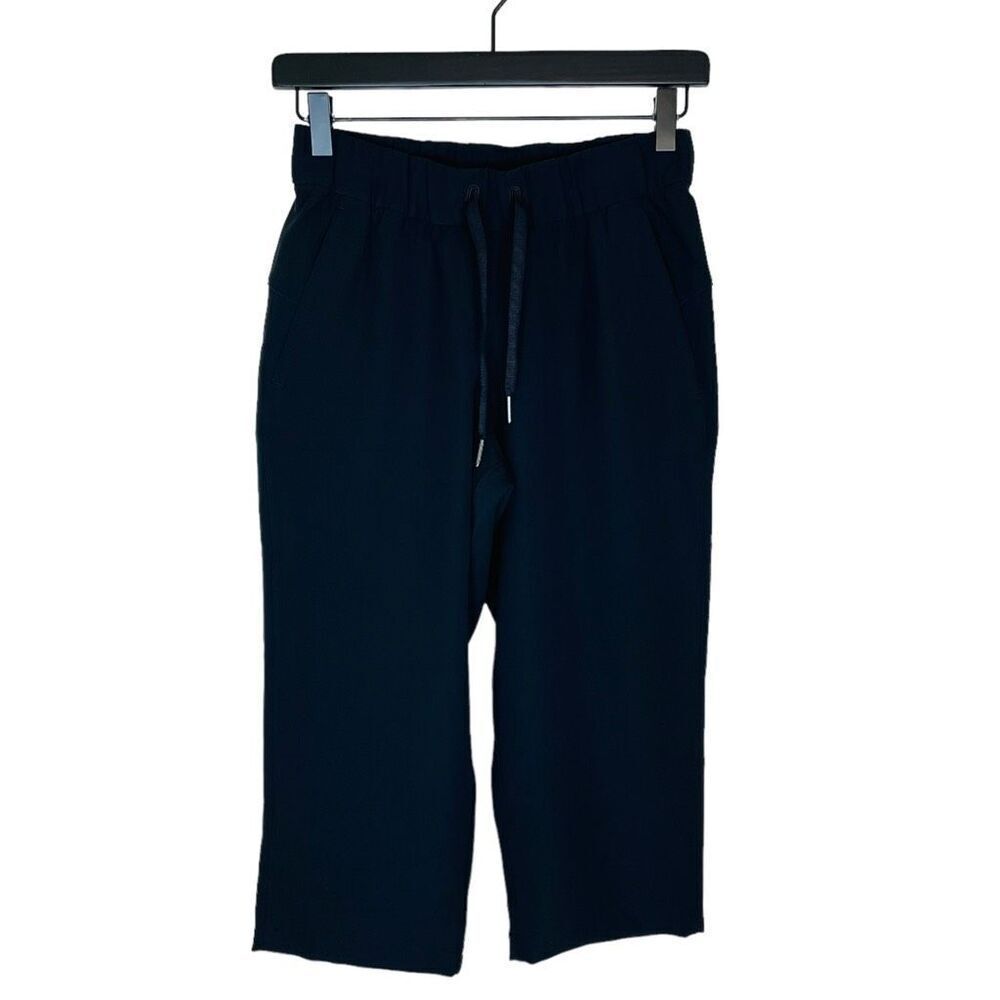 Lululemon On The Fly Crop Capri Pants Black Size 2